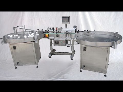 Vertical labeling machine with accumulation turntable