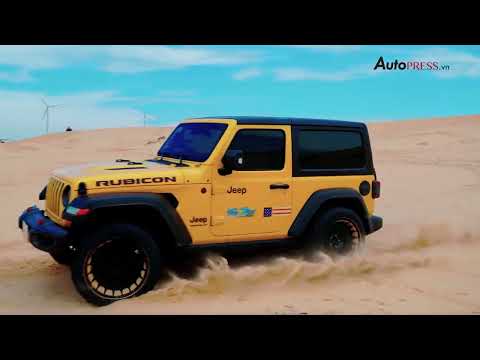 Lái Jeep Wrangler quần thảo từ sa mạc cát tới leo dốc núi hoang