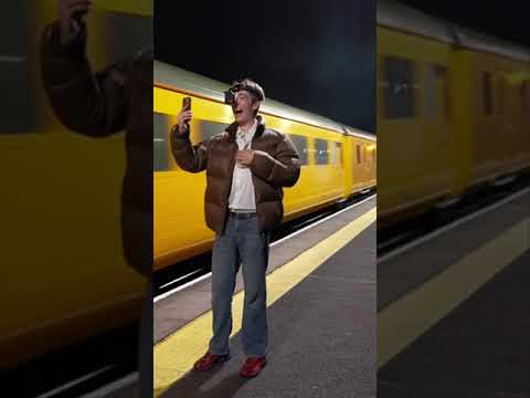 00:06AM — the most amazing spectacle from 37610 and 37607 at Barnes Station #trains