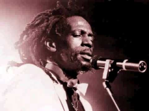 Gregory Isaacs Vs Dennis Brown