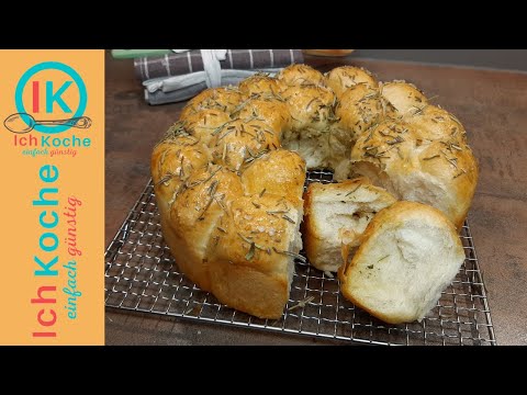 Garlic Bubble Bread - Delicious recipe for airy and aromatic bread!