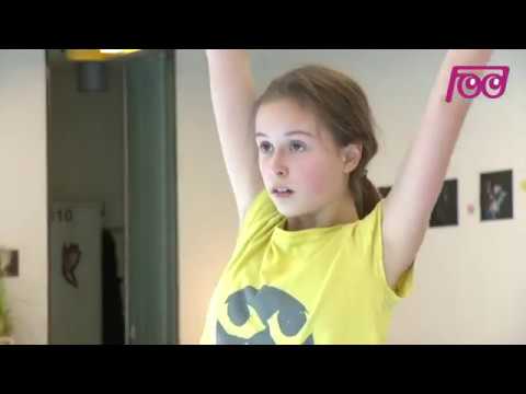 Infodrom: Plesalki sodobnega plesa Ana in Mila