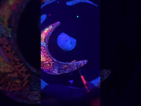 WE PLAYED GLOW IN THE DARK MINI GOLF #golfshort #minigolf  #puttputt #explorepage #fyp