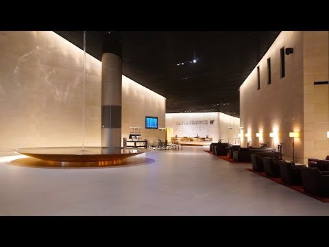 BEST airport lounge in the world? Qatar Airways First Class Al Safwa Lounge detailed review! Video