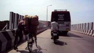 preview picture of video 'Uthamar Kovil Bridge.AVI'