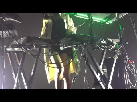 Elohim - Xanax / Xanny Family remix (Hammer Museum, Los Angeles)