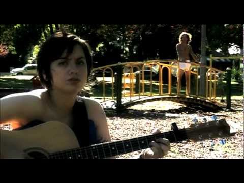Laura Imbruglia I Wanna Be Your Girlfriend Music Video