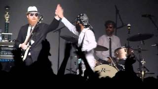 Eels - Band Introduction + Talkin' 'bout Knuckles (Live in Copenhagen, September 8th, 2010)