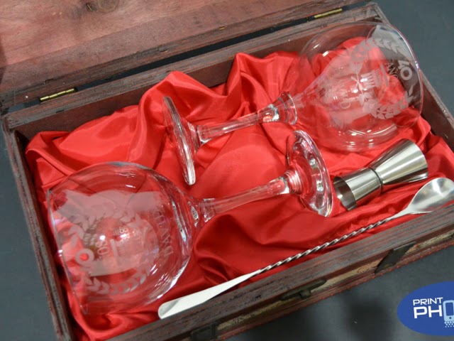 Vídeo relacionado con DEREGALOOS Copa de Gin Tonic Personalizada. Copas de Balón 62 cl de Cristal. Pack de 1 o 2 Opcional con Estuche. Regalo Original para San Valentin Cumpleaños Parejas Eventos (1 Copa)