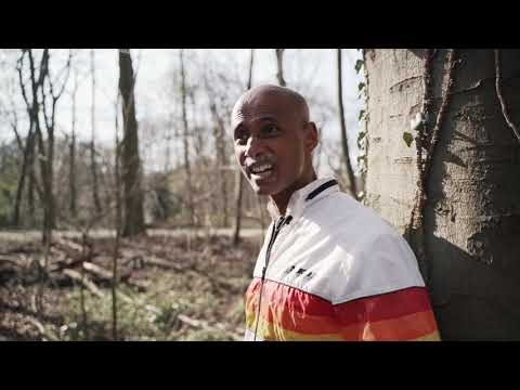 Antoine hides in the forest because of Corona and Chelene