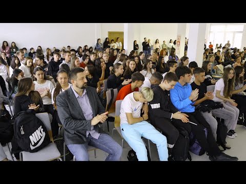 PRILOG VRT - GIMNAZIJALCI OBELEŽILI EVROPSKI DAN JEZIKA