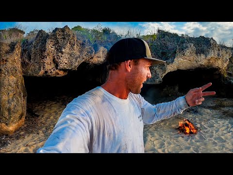 ¡ACAMPANDO SOLO EN UNA CUEVA EN UNA ISLA DESIERTA sin comida!