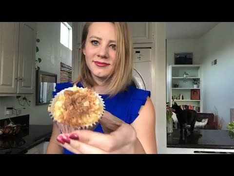 Reaction Video to Baking //Apple Streudel Cupcake