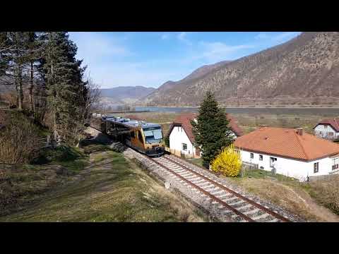 Wachaubahn nach Emmersdorf/Donau bei Willendorf i. d. Wachau um kurz vor 14:00 am 18.03.2023