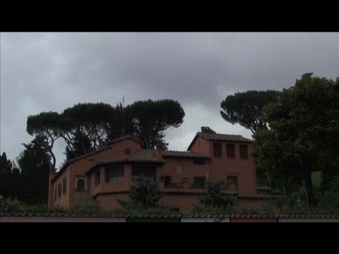 A journey through the memories of the Sordi family, waiting for it to become a museum.