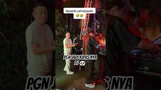 Download lagu kesayangan ko Rony #trending #dj #viral #djpanda #vypシ #shortvideo #shorts #remix #panda #podcast mp3
