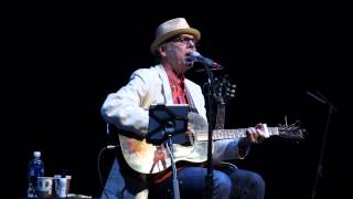 John Hiatt performs &quot;My Dog And Me&quot;