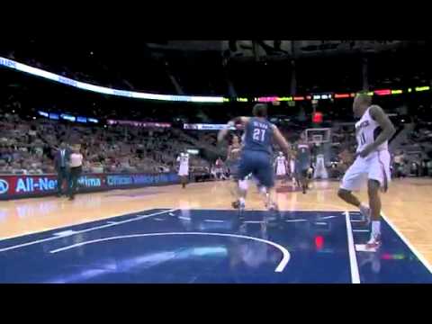 Josh Smith rises up and throws down the huge facial on Eduardo Najera