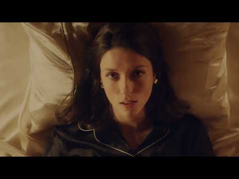 Lou de la Falaise - Moi je (Clip Officiel)