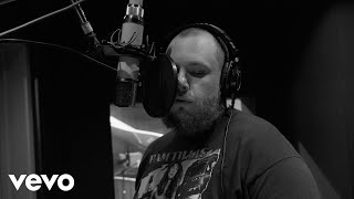 Download lagu Luke Combs - Rich Man ( Studio Video) mp3
