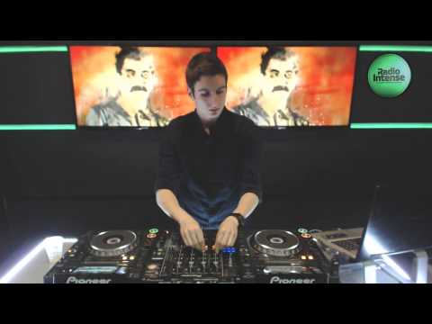 Live @ Radio Intense 19.11.2013 - Yura Moonlight (Peak Time 010)