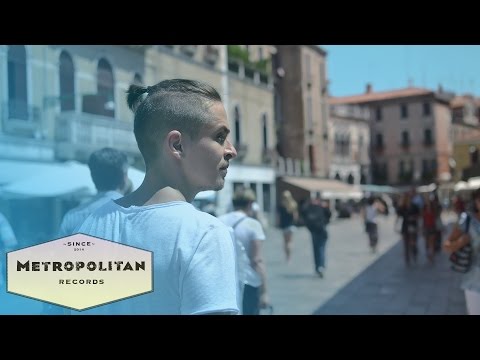 Andrei Leonte e pe val! C&acirc;ştigătorul show-ului X Factor lansează primul single &icirc;n engleză: "Hesitate to love"