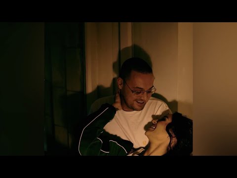Video thumbnail for СЕРДЦЕ НАПОПОЛАМ (HEART IN HALF)
