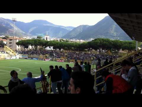 Juve Stabia-Bari 22-10-11 Ingresso giocatori