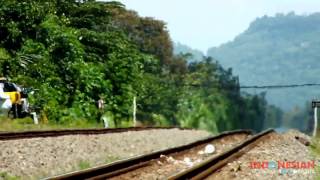preview picture of video 'Kereta Api Railway : KA Sancaka Pagi'