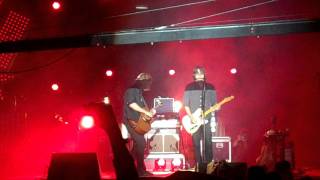 Switchfoot - Free (with insane guitar solo) - Sonshine 2011