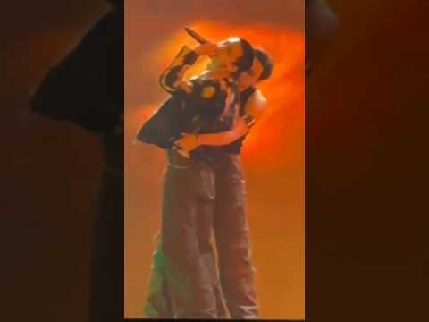 Chan choking HYUNJIN 😭, lemme touch some grass 🌿#chan#hyunjin#escape