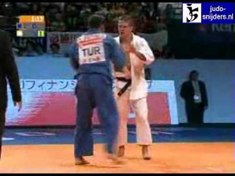 Judo 2009 Rotterdam: Huysuz (TUR) - van Tichelt (BEL) [-73kg].