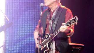 Peter Frampton Comes Alive! 35 Tour performs "Somethings Happening"