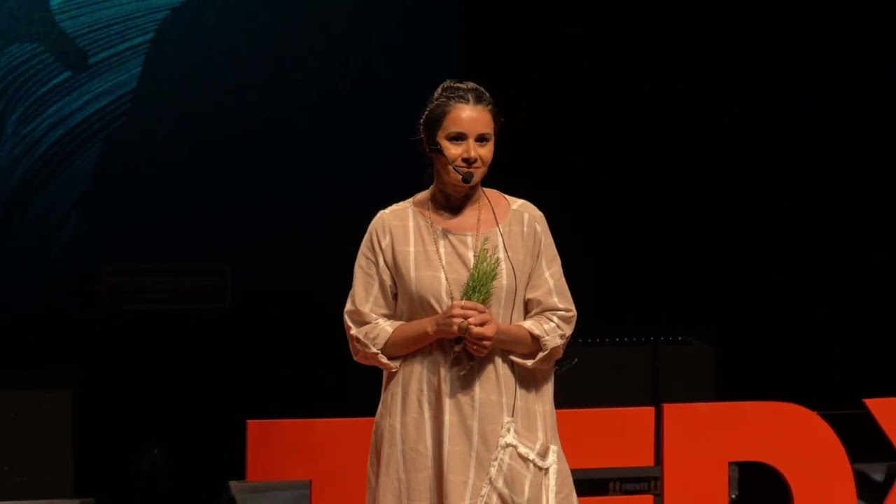 Benzedura como Patrimônio Cultural: ouvir a natureza é buscar equilíbrio | Camila Gomes | TEDxUDESC