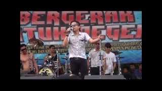 preview picture of video 'Tipe X - Kamu Nggak Sendirian (Live at Mayday Fiesta 2014 FSPMI Purwakarta)'
