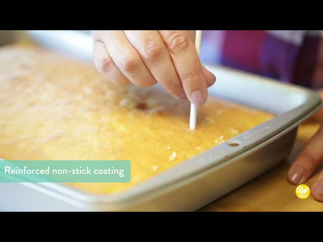 Vídeo relacionado con Wilton Recipe Right - Molde Rectangular, 33 x 22,9 cm