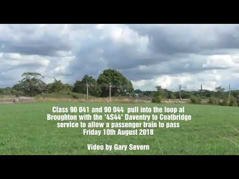 Class 90 041 and 90 044  with the '4S44' at Broughton
