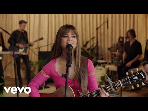 Maren Morris - Circles Around This Town (NPR Tiny Desk Concert)