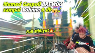 Download lagu Really scary.. BREWOG Plays DJ Andalan BlLIZZARD AUDIO Making Residents' Roofs Shake 😱 mp3