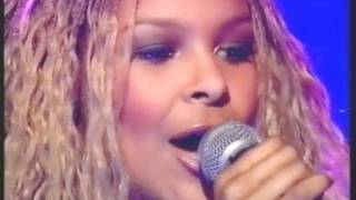Samantha Mumba - Baby Come On Over (unplugged)Who&#39;s the guitarist.avi