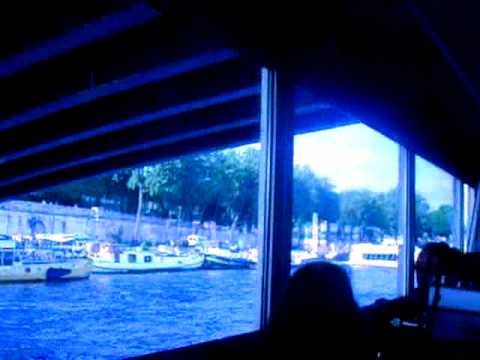 Pascal Obydol chante pour un diner croisiere sur  la Seine