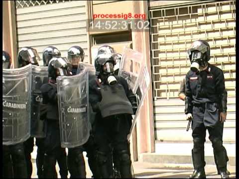 G8: 20 luglio 2001, la carica dei carabinieri in via Tolemaide