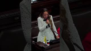 Diputada Nadia de León Torres del partido Nosotros, votó a favor del Estado de Sitio