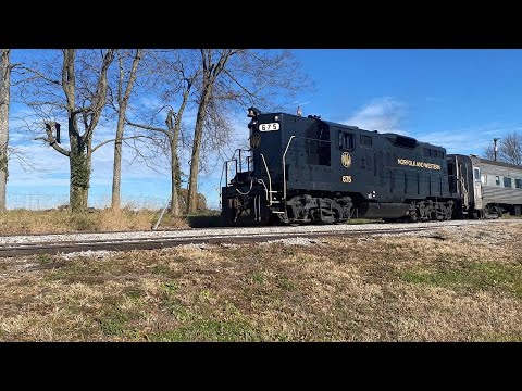 N&W 675 leads a BGRM excursion train around Versailles, KY 11-27-21