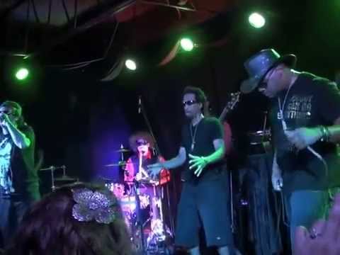 Michael Barber x Nappy Roots Live-Sofa Bed