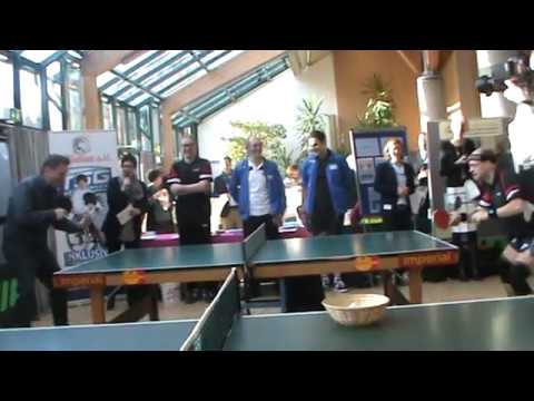 Hartmut Freund schickt Sozialminister Manne Lucha zu Boden