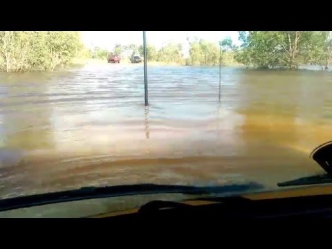 80 Series Landcruiser 4x4 Deep Water Crossing, NT