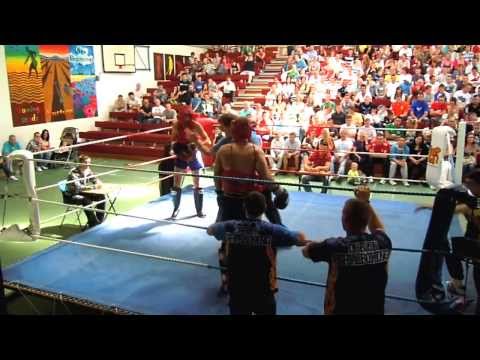 Barry O'Neill (Spartan) Vs Gavin Sherlock (Dublin Thai) - 8th Aug 2010 Coláiste Choilm