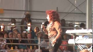 Chaka Khan live at JazzFest 2014 singing &#39;Everlasting Love&#39;