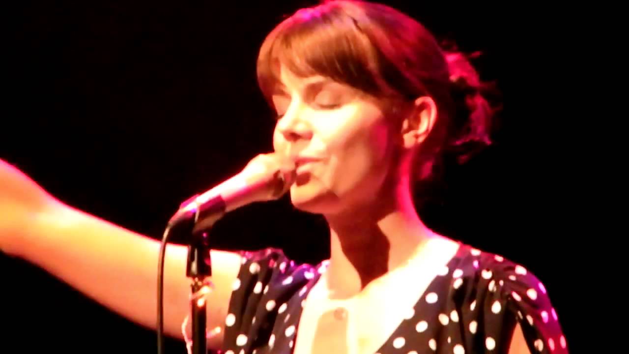 Songtext: Anna Depenbusch – Das Lied vom Kuss | MusikGuru